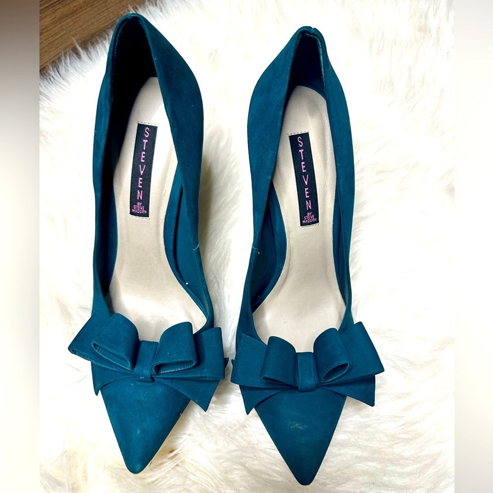 STEVEN Bow Tie Pump Sz 10
